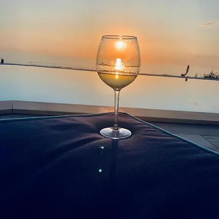 Luxury Blue&blanc Piscina A Sfioro Isola