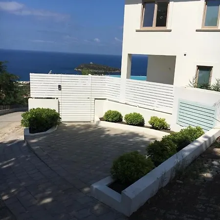 Luxury Blue&blanc Piscina A Sfioro Isola 别墅 *