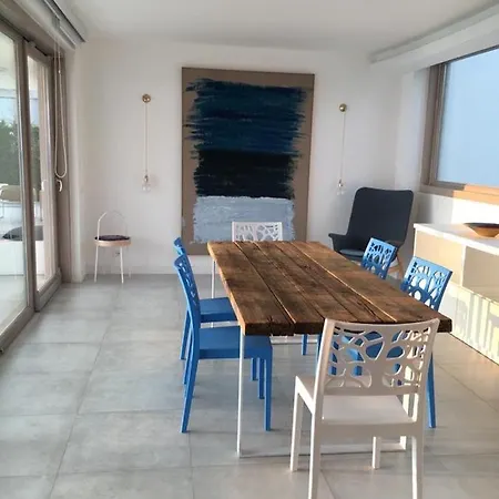 别墅 Luxury Blue&blanc Piscina A Sfioro Isola