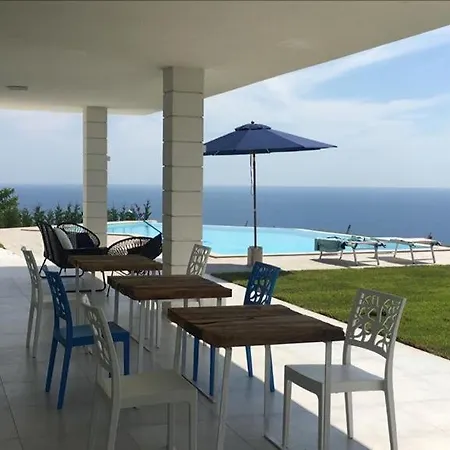 Luxury Blue&blanc Piscina A Sfioro Isola