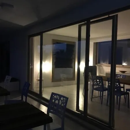 Luxury Blue&blanc Piscina A Sfioro Isola ヴィラ *