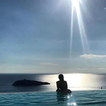 Luxury Blue&blanc Piscina A Sfioro Isola 别墅