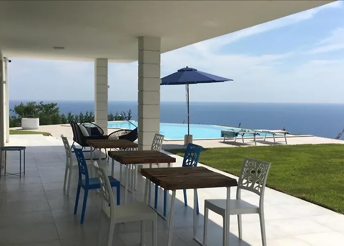 Luxury Blue&blanc Piscina A Sfioro Isola